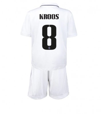 Real Madrid Toni Kroos #8 Hjemmedraktsett Barn 2022-23 Kortermet (+ Korte bukser)